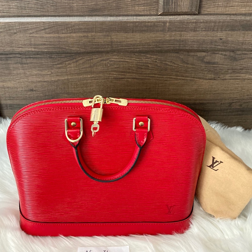 Louis Vuitton Alma pm in Epi Red